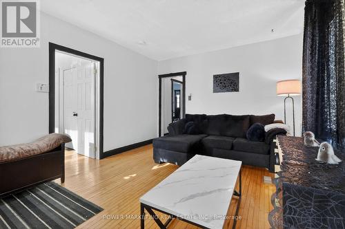 231 Ethel Street, Ottawa, ON - Indoor Photo Showing Living Room