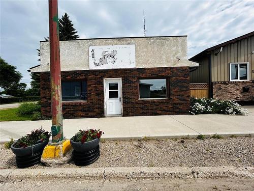 31 Railway Avenue, Waskada, MB 