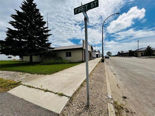 31 Railway Avenue, Waskada, MB 