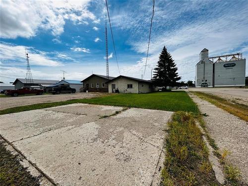 31 Railway Avenue, Waskada, MB 
