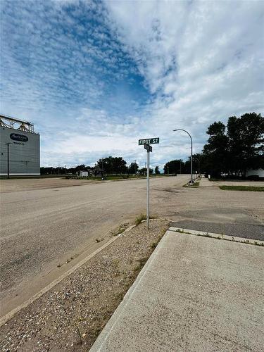 31 Railway Avenue, Waskada, MB 