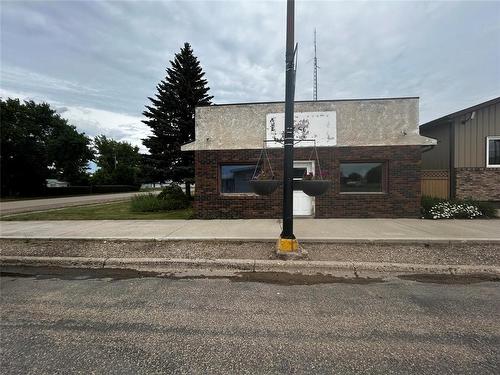 31 Railway Avenue, Waskada, MB 