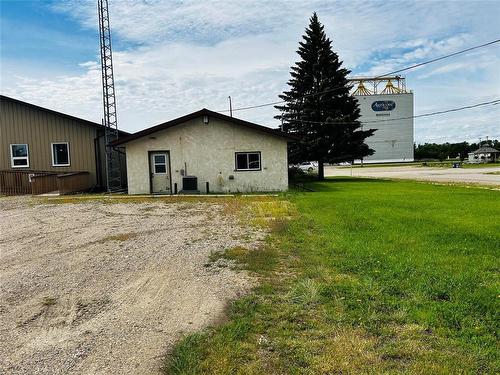 31 Railway Avenue, Waskada, MB 