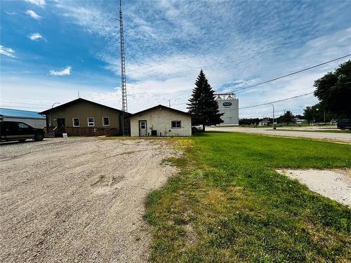 31 Railway Avenue, Waskada, MB 