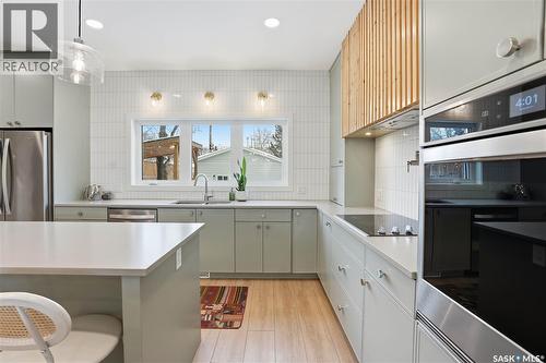 611 Dufferin Avenue, Saskatoon, SK - Indoor Photo Showing Kitchen With Double Sink With Upgraded Kitchen