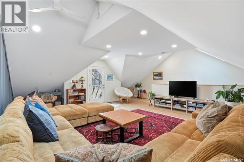 611 Dufferin Avenue, Saskatoon, SK - Indoor Photo Showing Living Room