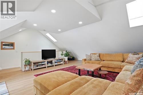 611 Dufferin Avenue, Saskatoon, SK - Indoor Photo Showing Living Room