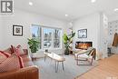 611 Dufferin Avenue, Saskatoon, SK  - Indoor Photo Showing Living Room With Fireplace 