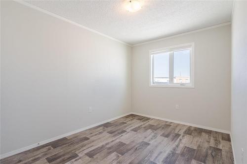 46 Prairie Oaks Drive, Mitchell, MB - Indoor Photo Showing Other Room