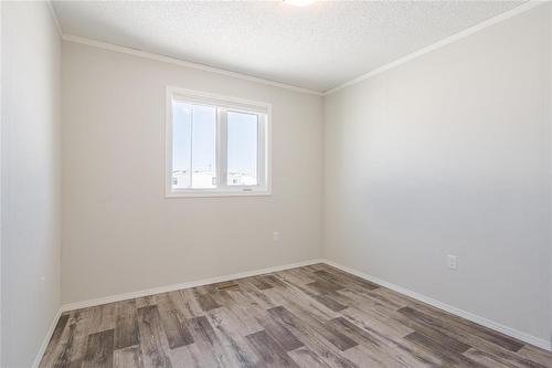 46 Prairie Oaks Drive, Mitchell, MB - Indoor Photo Showing Other Room