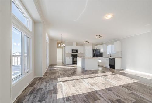 46 Prairie Oaks Drive, Mitchell, MB - Indoor Photo Showing Kitchen