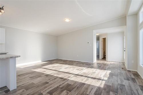 46 Prairie Oaks Drive, Mitchell, MB - Indoor Photo Showing Other Room