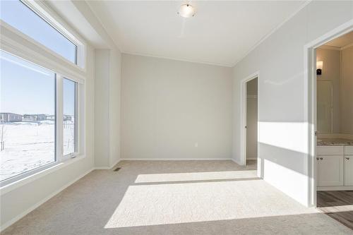 46 Prairie Oaks Drive, Mitchell, MB - Indoor Photo Showing Other Room