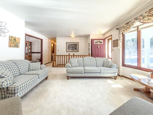 3900 25Th Street, Cranbrook, BC - Indoor Photo Showing Living Room