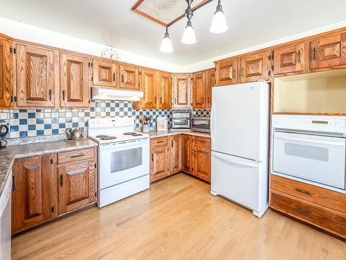 3900 25Th Street, Cranbrook, BC - Indoor Photo Showing Kitchen With Double Sink