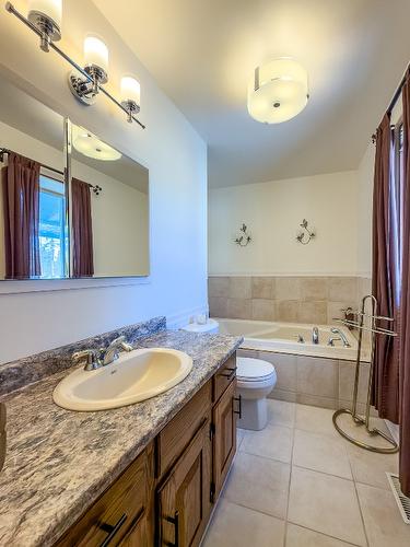 3900 25Th Street, Cranbrook, BC - Indoor Photo Showing Bathroom