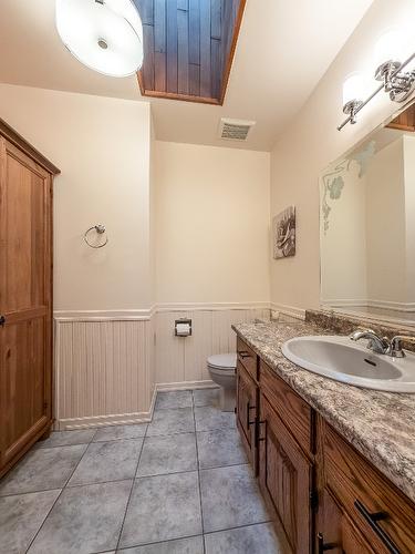 3900 25Th Street, Cranbrook, BC - Indoor Photo Showing Bathroom