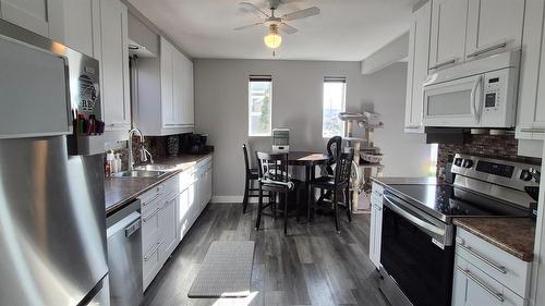 206 6Th Avenue, Cranbrook, BC - Indoor Photo Showing Kitchen With Double Sink