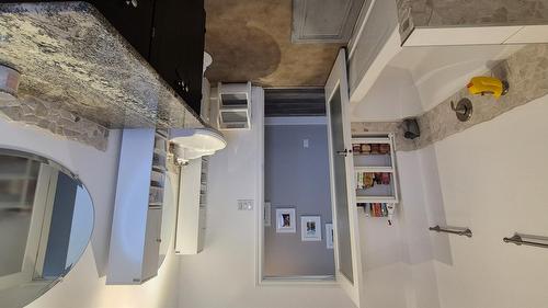 206 6Th Avenue, Cranbrook, BC - Indoor