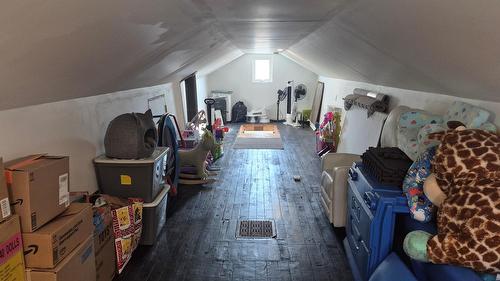 206 6Th Avenue, Cranbrook, BC - Indoor Photo Showing Other Room