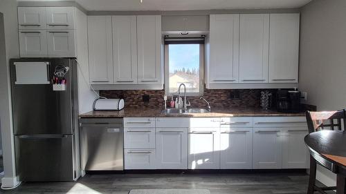 206 6Th Avenue, Cranbrook, BC - Indoor Photo Showing Kitchen