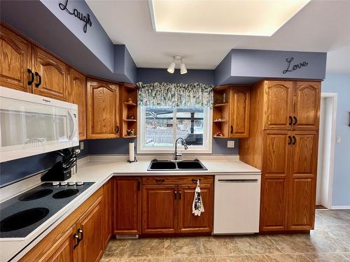213 Burton School Road, Burton, BC - Indoor Photo Showing Kitchen With Double Sink