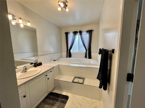 213 Burton School Road, Burton, BC - Indoor Photo Showing Bathroom