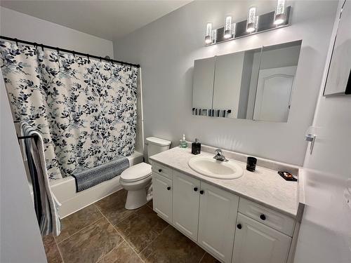 213 Burton School Road, Burton, BC - Indoor Photo Showing Bathroom