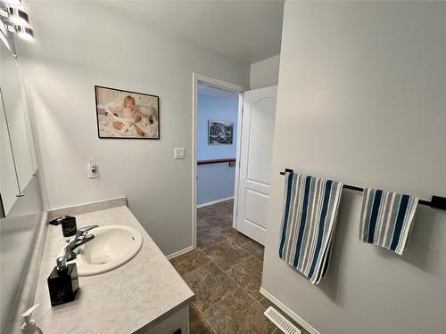 213 Burton School Road, Burton, BC - Indoor Photo Showing Bathroom