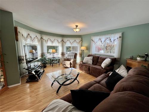 213 Burton School Road, Burton, BC - Indoor Photo Showing Living Room