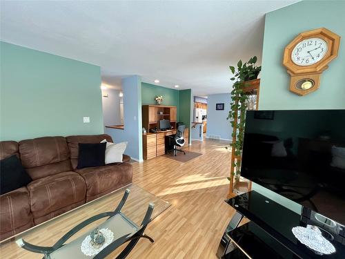 213 Burton School Road, Burton, BC - Indoor Photo Showing Living Room