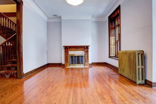 Salon - 381 Av. Clarke, Westmount, QC - Indoor With Fireplace