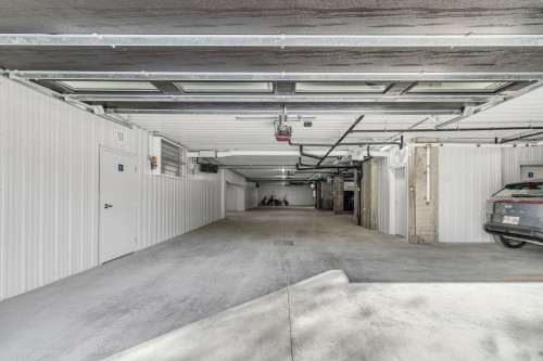 Garage - 3-41 Rue Bellevue, Saint-Anselme, QC - Indoor Photo Showing Garage