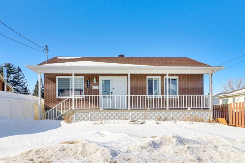 8295 Rue Angèle  Laval (Saint-François), QC H7A 3P1