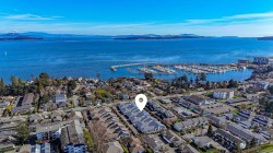 5-10084 Third St  Sidney, BC V8L 3B3