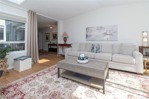 5-10084 Third St, Sidney, BC 