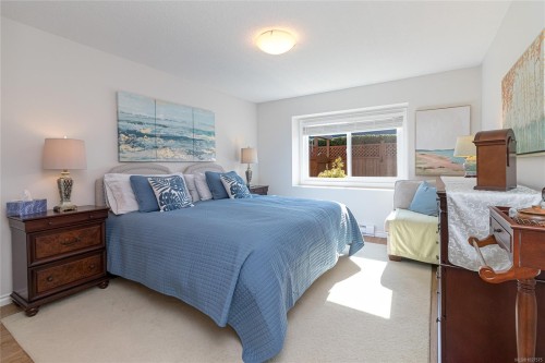 5-10084 Third St, Sidney, BC 