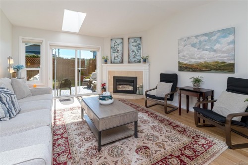 5-10084 Third St, Sidney, BC 