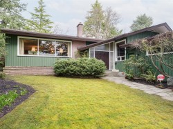 2086 Avondale Rd  Oak Bay, BC V8P 1V4