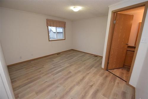 56 Sandale Dr, Winnipeg, MB 