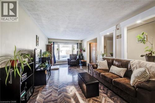 71 Shadeland Crescent, Kitchener, ON - Indoor Photo Showing Living Room