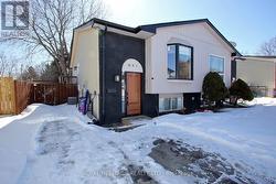 641 DEAUVILLE COURT  Oshawa, ON L1K 1R1