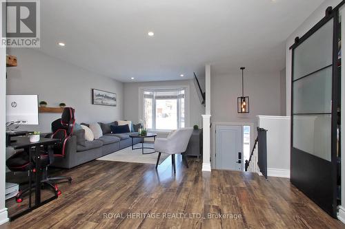 Living Room Front Entrance - 641 Deauville Court, Oshawa, ON - Indoor Photo Showing Living Room