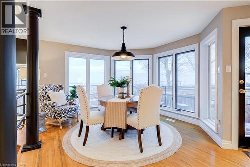 91 Mountain Park Avenue, Hamilton, ON - Indoor Photo Showing Dining Room