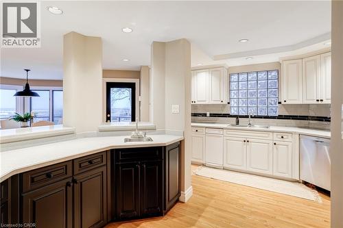 91 Mountain Park Avenue, Hamilton, ON - Indoor Photo Showing Kitchen