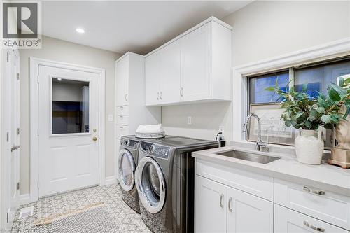 91 Mountain Park Avenue, Hamilton, ON - Indoor Photo Showing Laundry Room