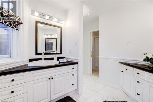 91 Mountain Park Avenue, Hamilton, ON - Indoor Photo Showing Bathroom
