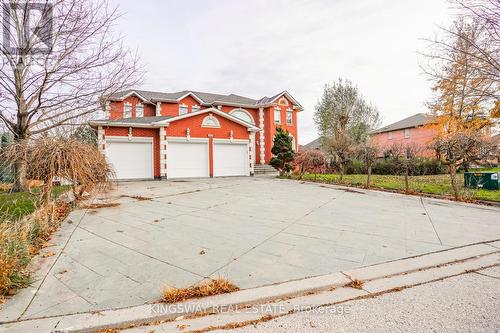 5969 RAYSHAW COURT  Mississauga, ON L5M 2P4