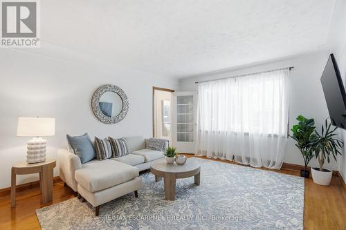 170 Dufferin Street, Hamilton, ON - Indoor Photo Showing Living Room
