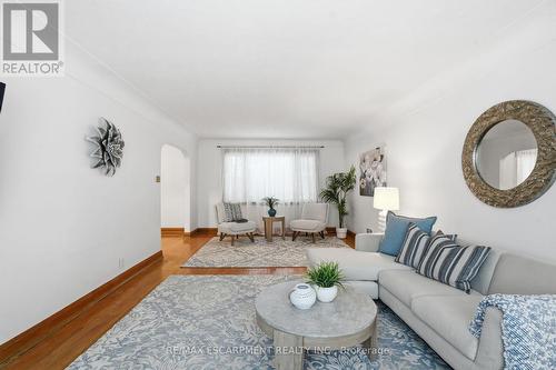 170 Dufferin Street, Hamilton, ON - Indoor Photo Showing Living Room
